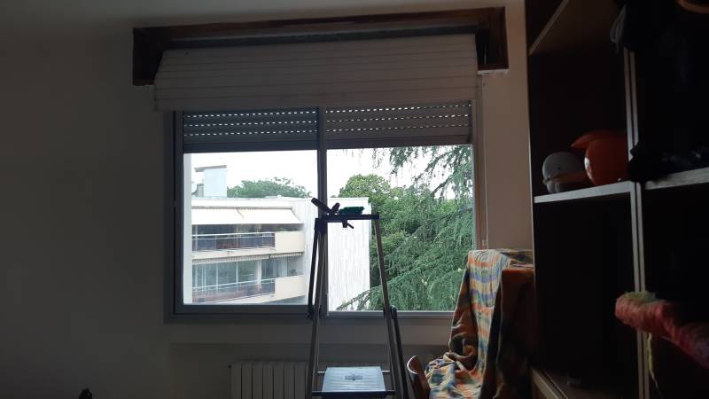 Réparations de volets roulants à Toulouse, réparation qualifiée en urgence pour déblocage du tablier en caisson menuisé