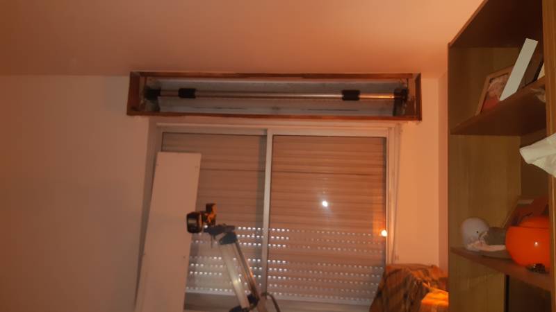Remplacement en urgence d’un volet roulant à tringle oscillante hors service (HS) en caisson menuisé à toulouse