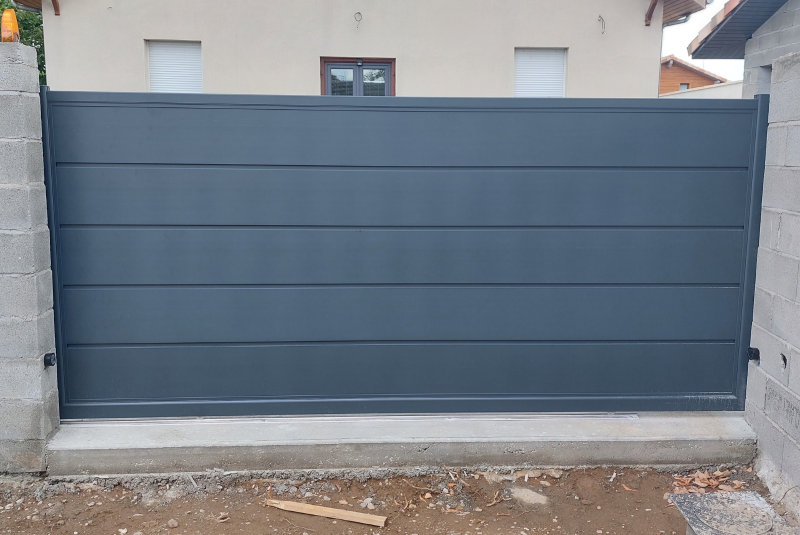 Entreprise spécialisé dans la création et pose de portail en aluminium sur mesure à Muret proche d'Auterive