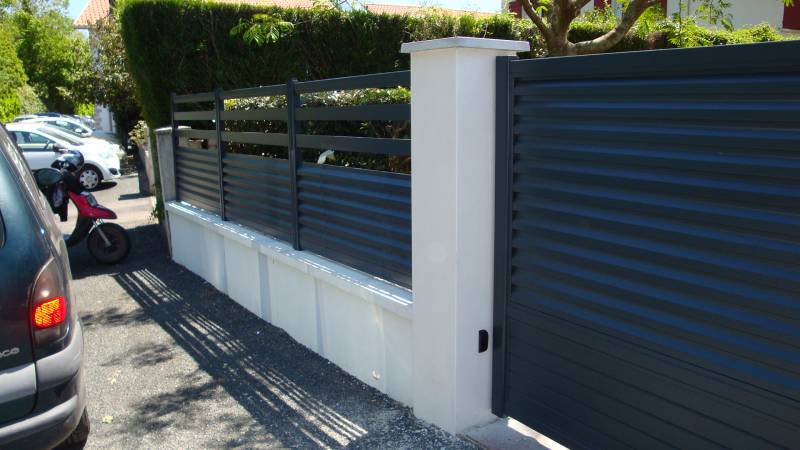 Installation de portail en aluminium sur mesure à Tournefeuille