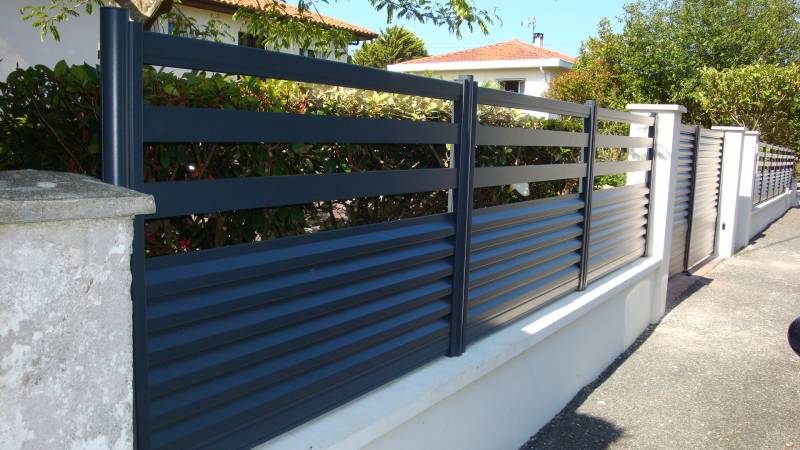 Création et pose de clôture en aluminium à Plaisance du Touch