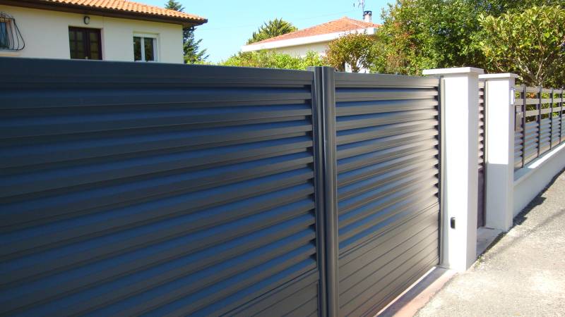 Installation de portail en aluminium sur mesure à Tournefeuille