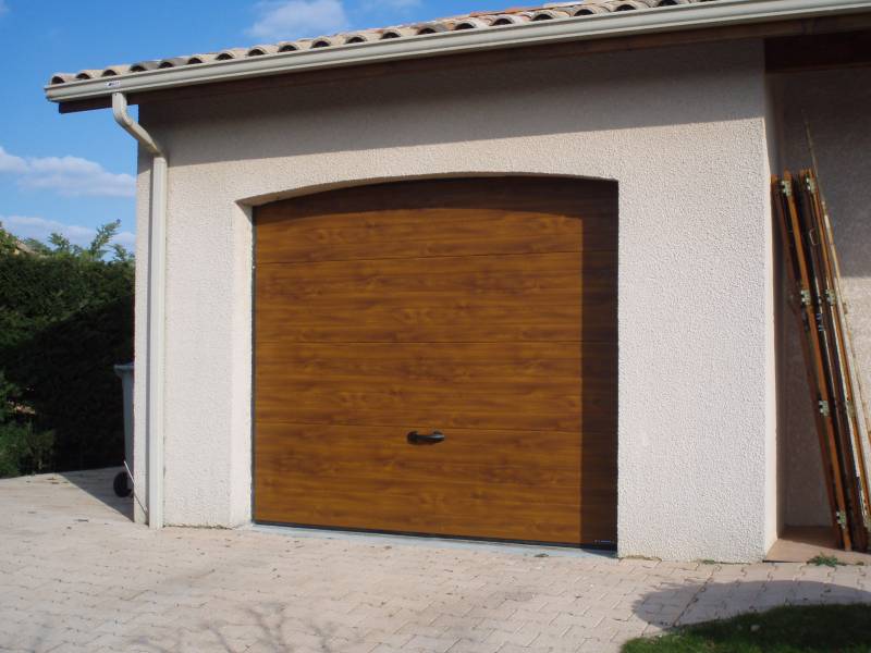 Remplacement porte de garage bois 4 vantaux à Tournefeuille | Installation porte sectionnelle imitation bois à Cugnaux