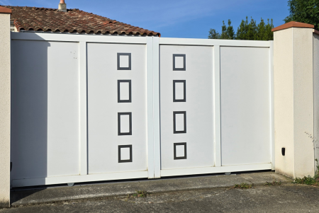 Notre zone d'activité pour ce service Pose clôture aluminium assortie au portail existant avec design sur mesure et options de finition personnalisables